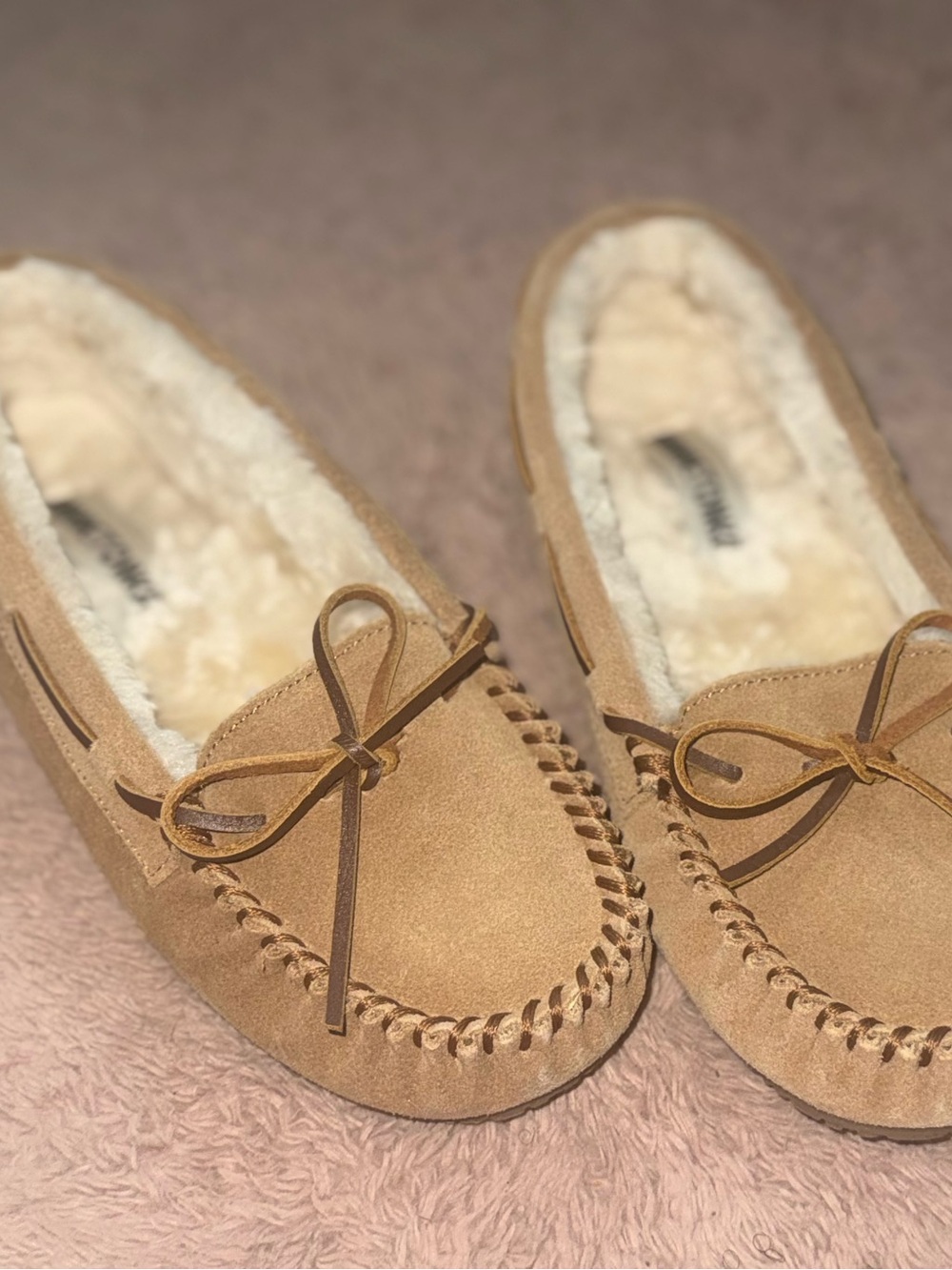 New Minnetonka Women's Tan Moccasin Slippers
